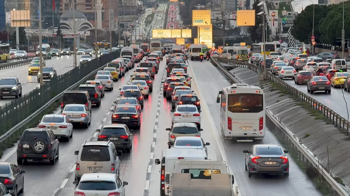 İstanbul\'da Trafik Yoğunluğu Yüzde 90