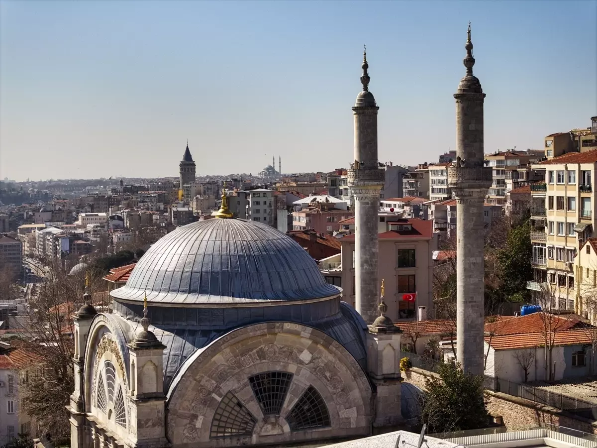 Cihangir Camisi\'nin Tarihi ve Mimari Özellikleri