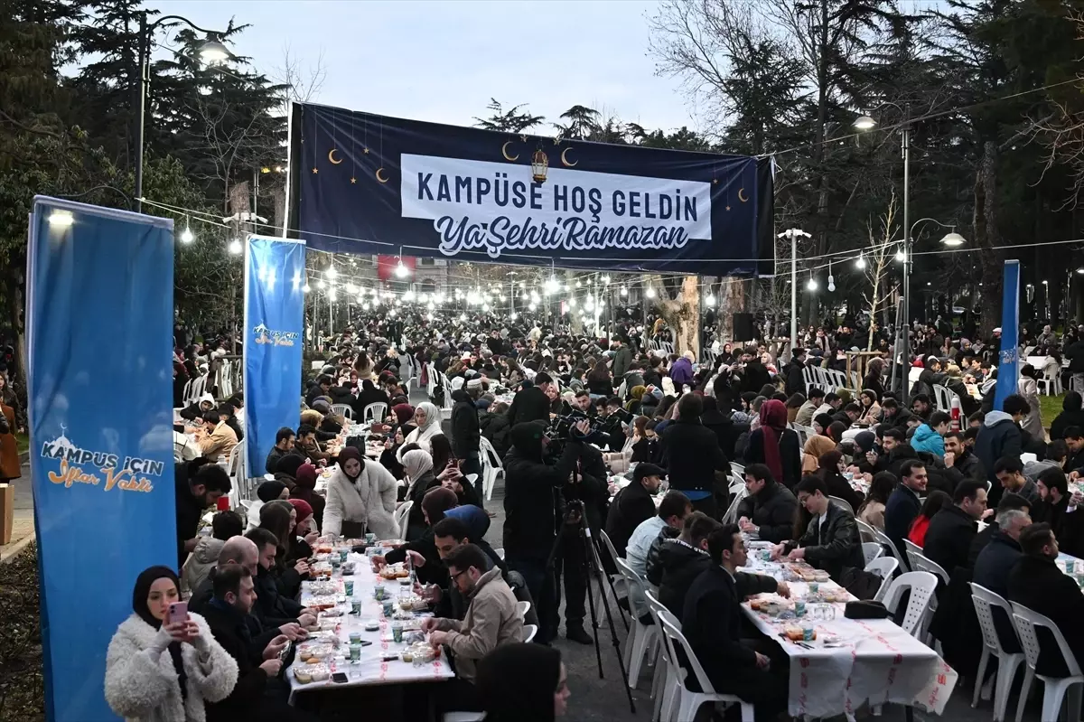 İstanbul Üniversitesi\'nde Büyük Kampüs İftarı