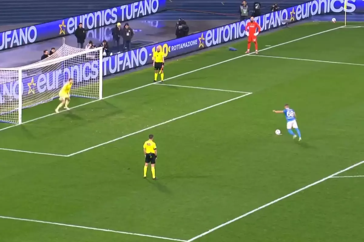 İşte futbol bu! Como, Napoli\'yi de devirerek, Inter\'in rakibi oldu