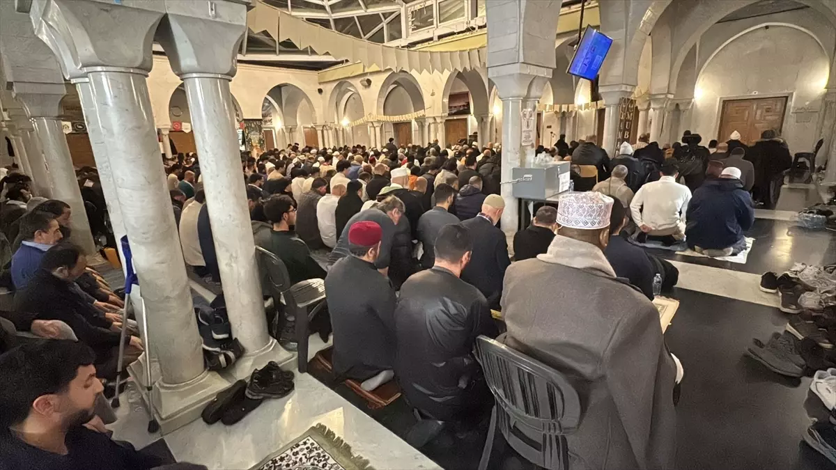 İsviçre\'de İlk Teravih Namazı