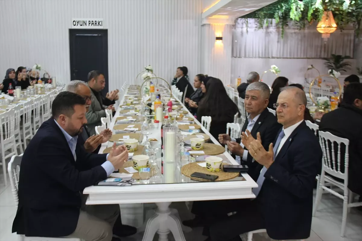 İYİ Parti Serik İlçe Başkanlığı şehit yakınları ve gaziler için iftar verdi