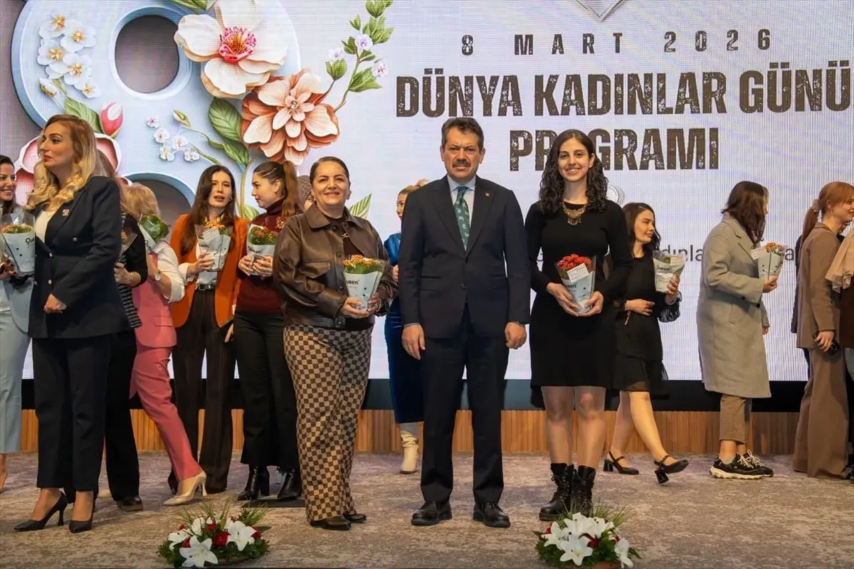 İzmir Adliyesi\'nde Dünya Kadınlar Günü kutlandı