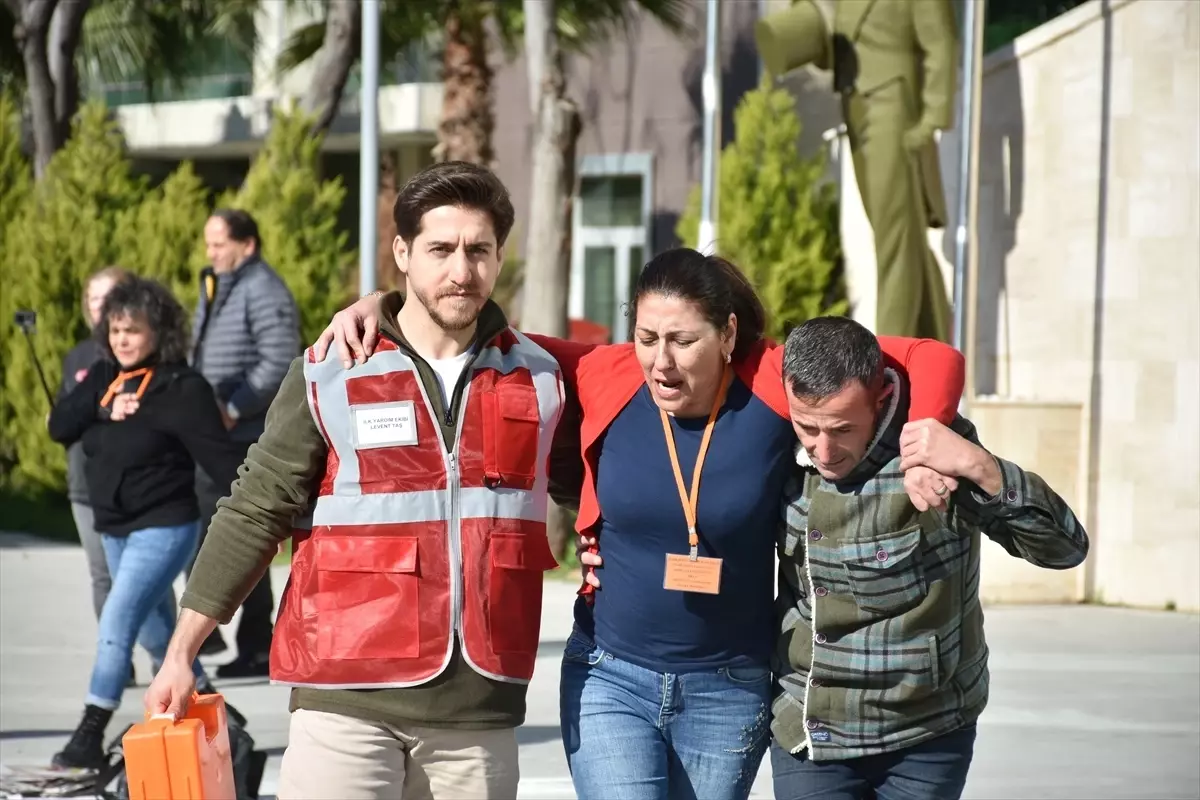 İzmir Adliyesinde Bomba Tatbikatı