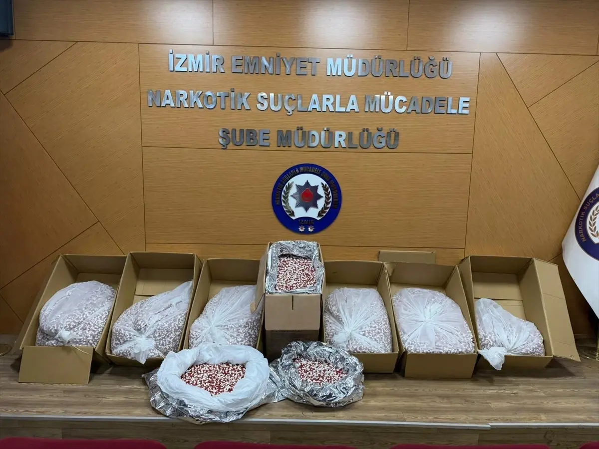 İzmir\'de 356 Bin Uyuşturucu Hap Ele Geçirildi