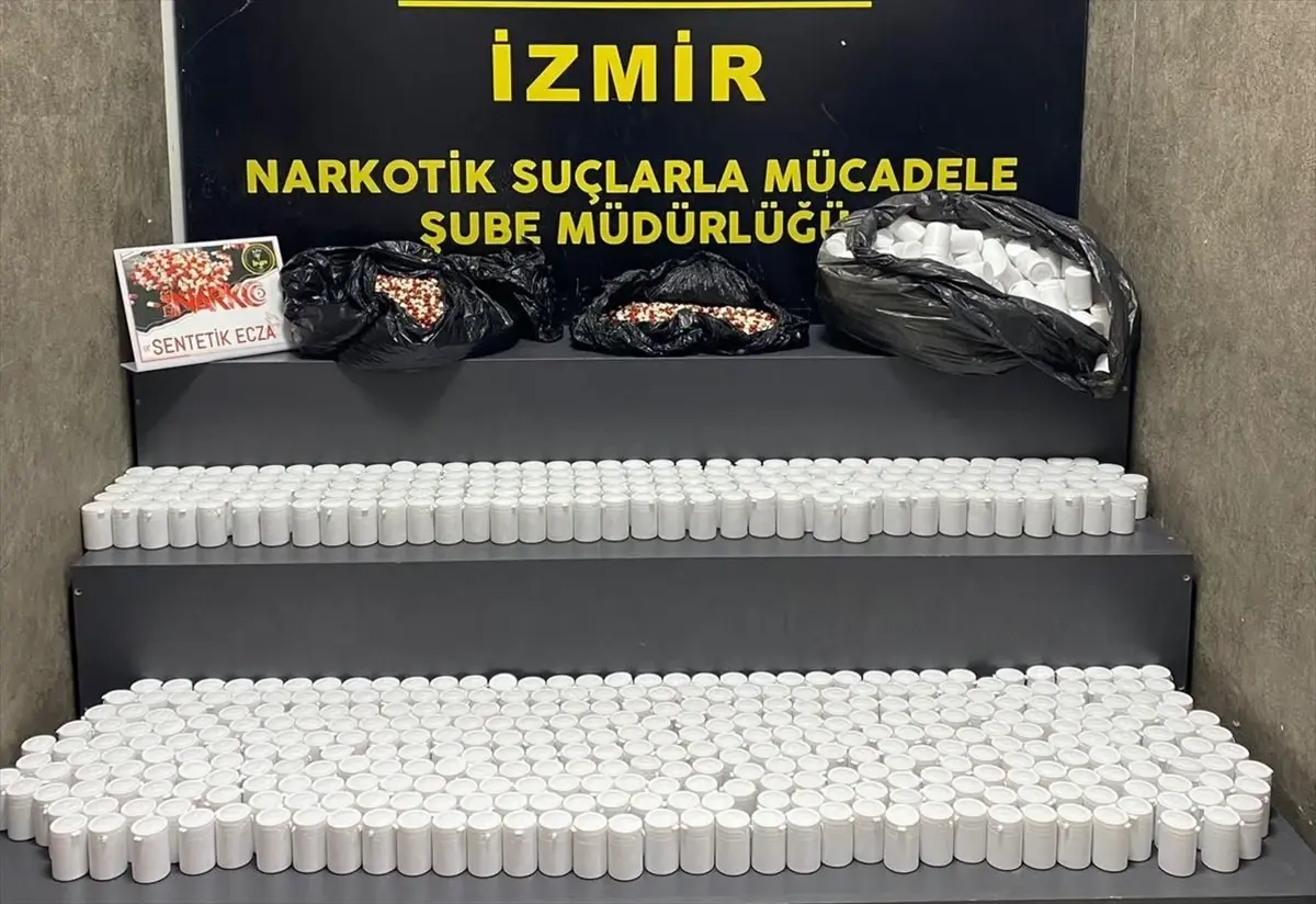 İzmir\'de 84 Bin Uyuşturucu Hap Ele Geçirildi