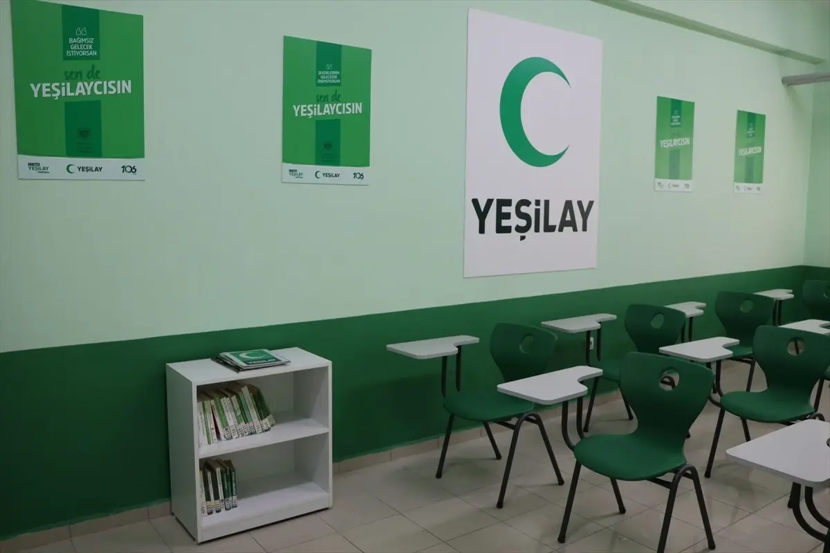 İzmir\'de Yeşilay Kulüp Odası Kuruldu