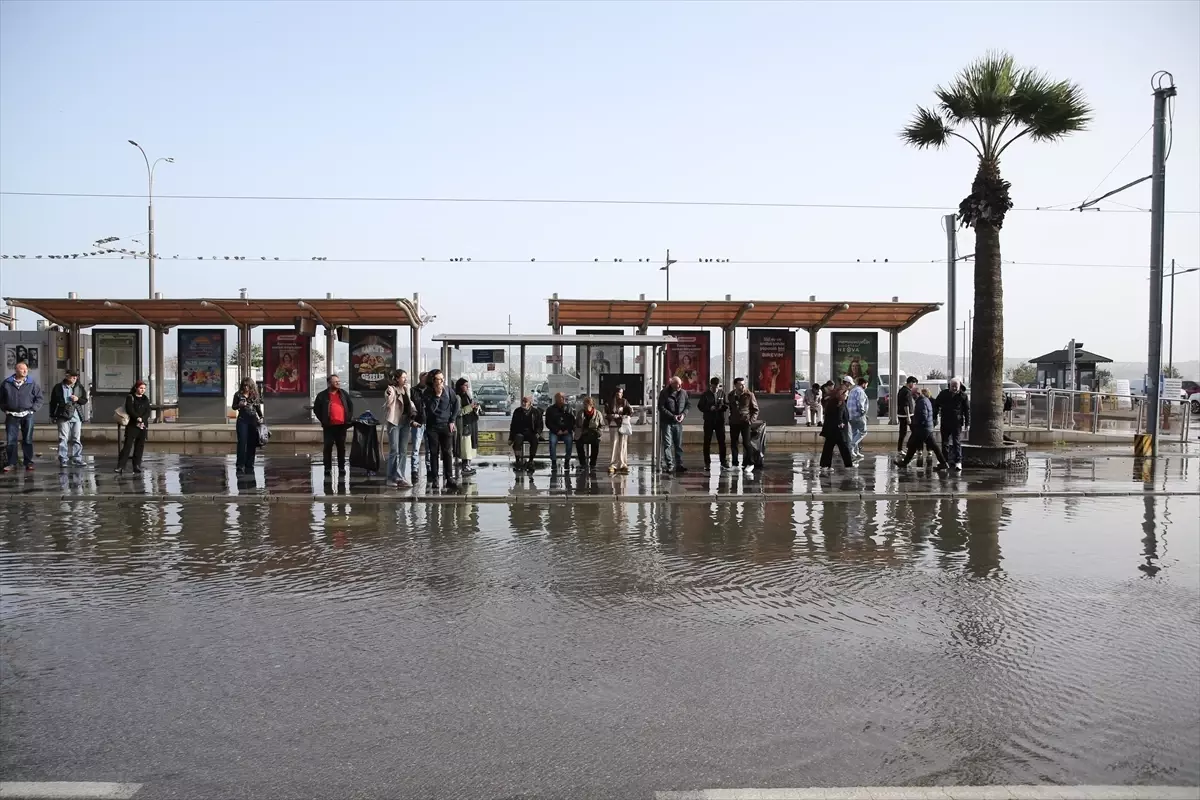 İzmir’de Fırtına ve Deniz Taşması