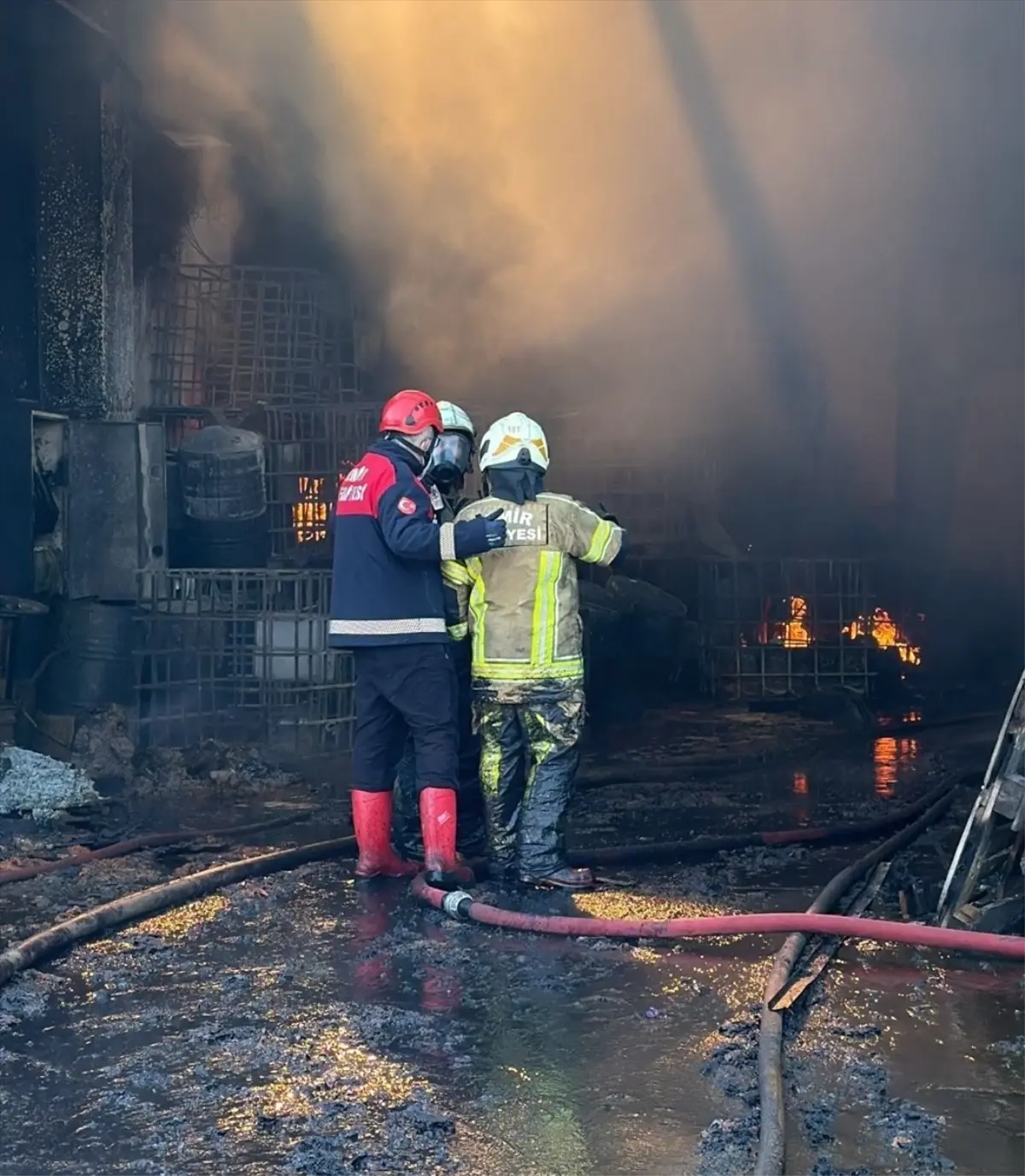 Torbalı\'da Geri Dönüşüm Fabrikasında Yangın