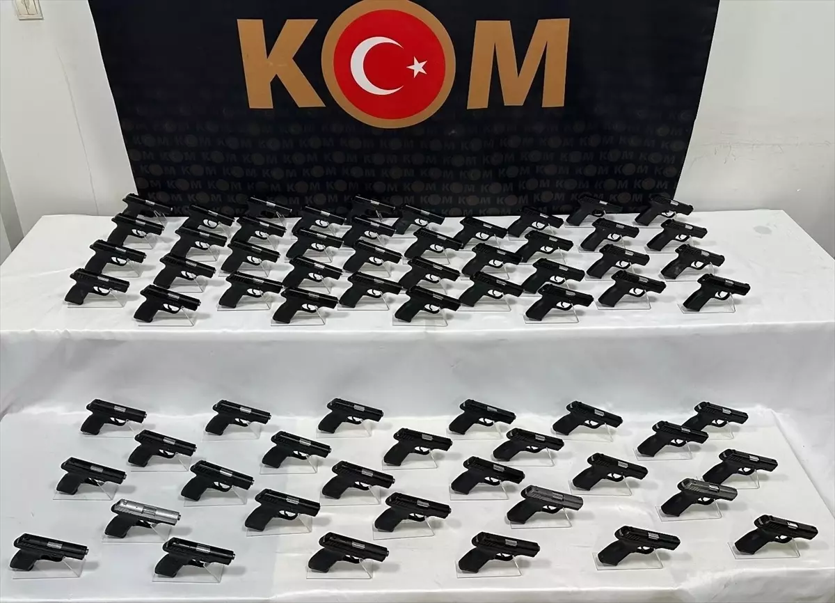 İzmir\'de Suç Örgütüne Operasyon: 10 Tutuklama