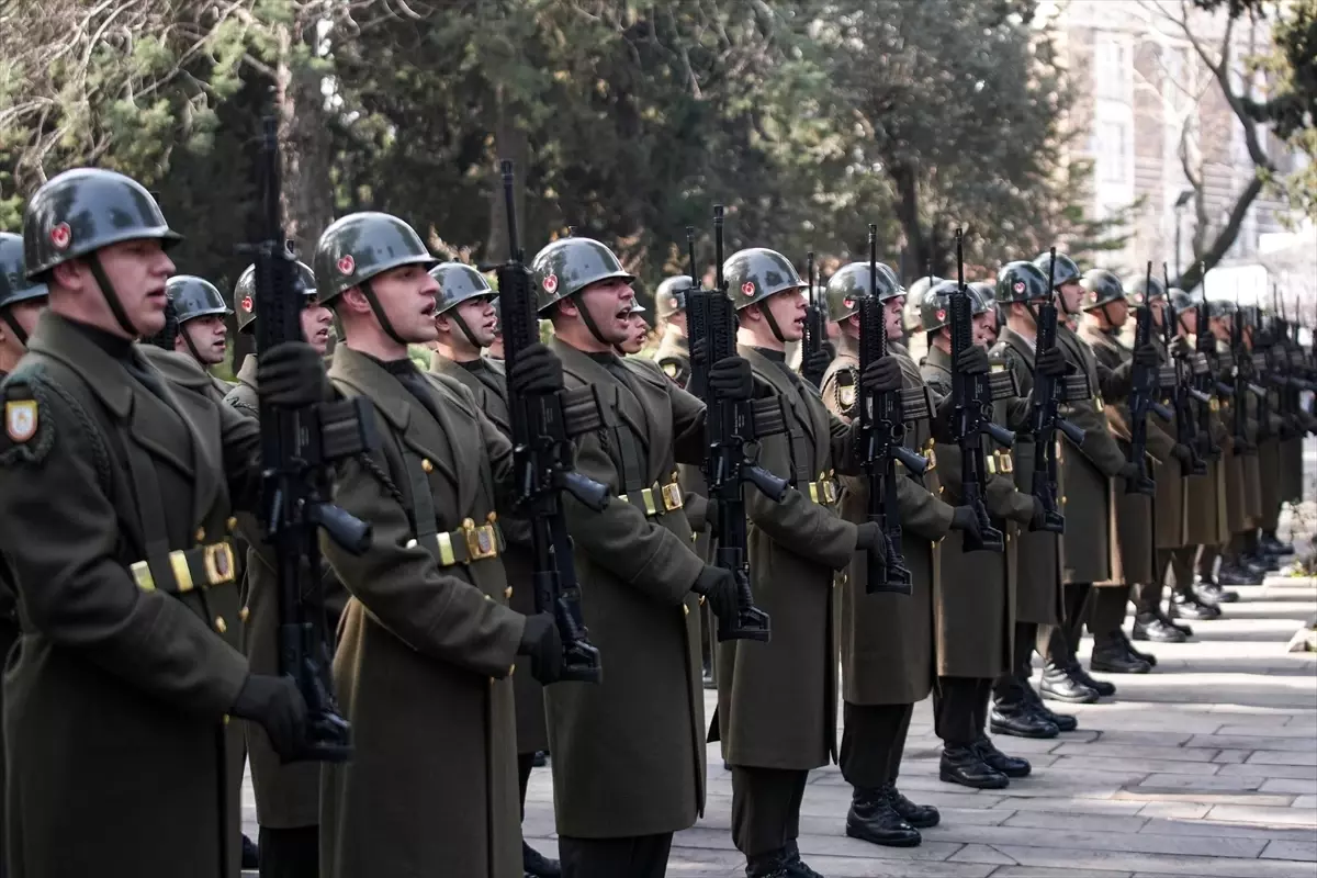 İzmir ve çevre illerde şehitler anıldı, Çanakkale Deniz Zaferi\'nin yıl dönümü kutlandı