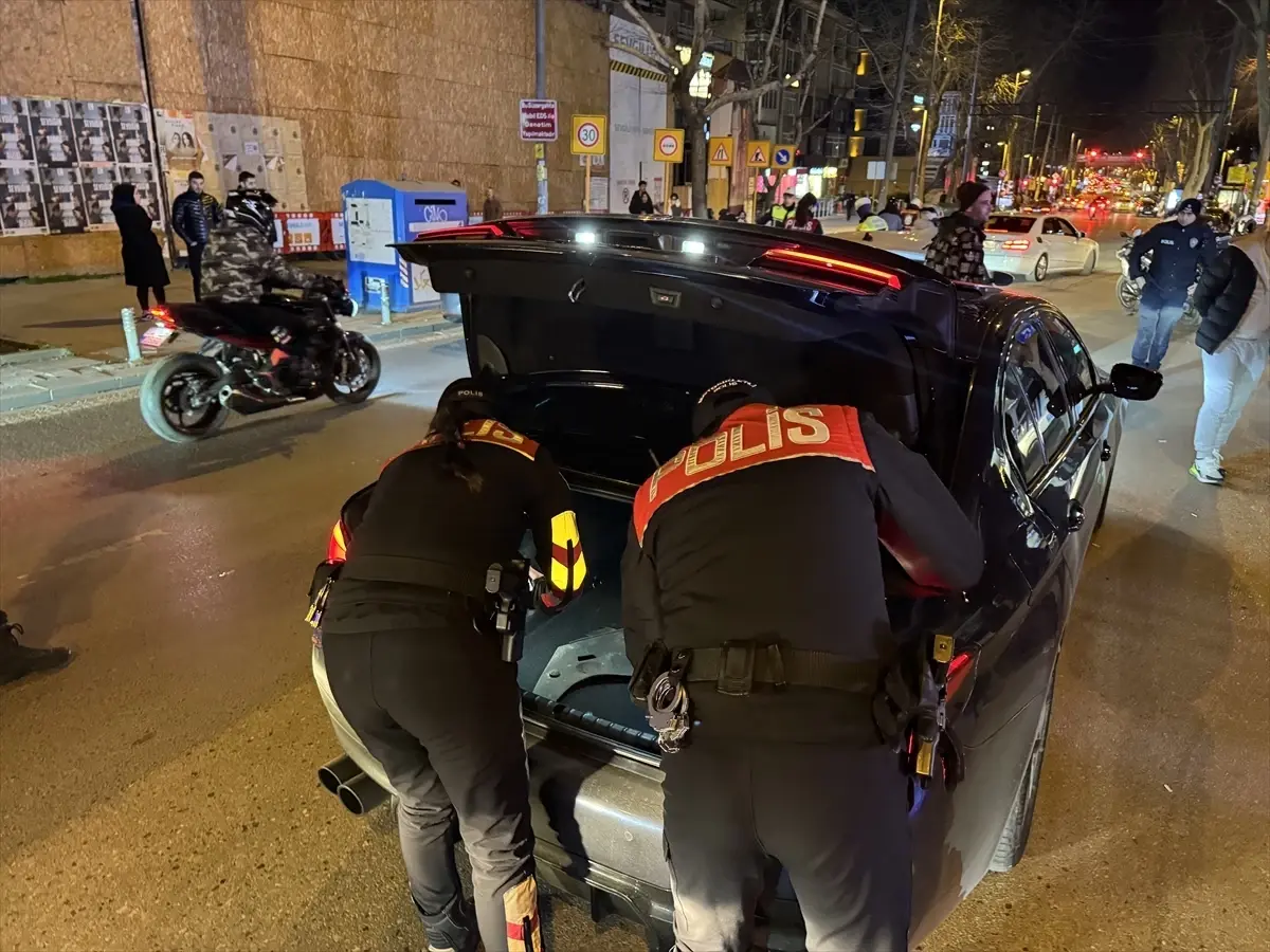 Kadıköy\'de Trafik Denetimi: Cezalar ve Kontroller