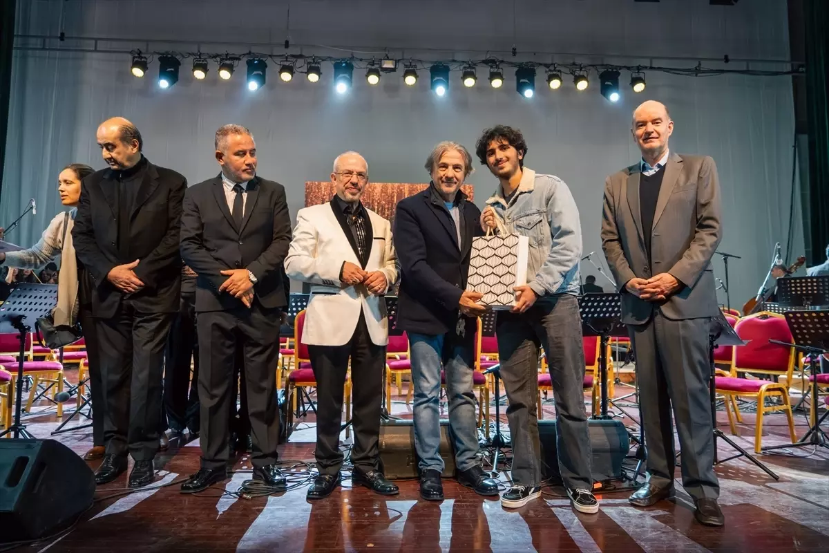 Göksel Baktagir Tunus\'ta Konser Verdi