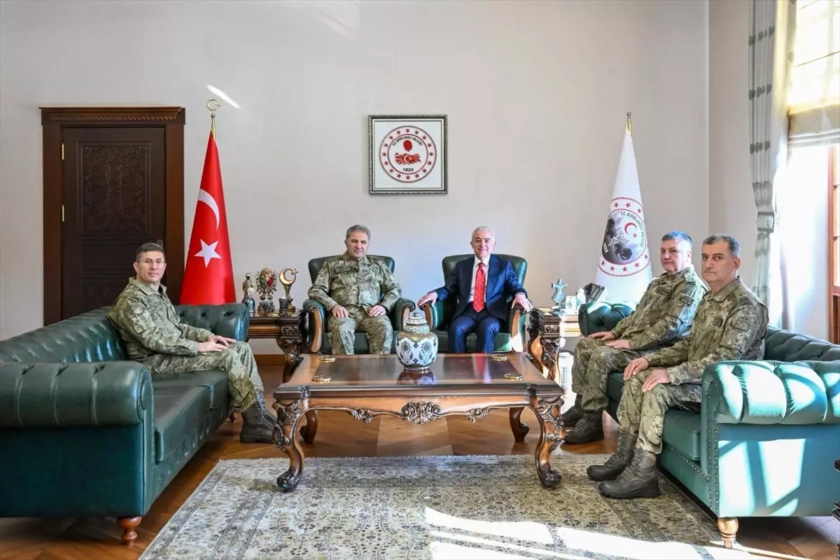 Kara Kuvvetleri Komutanı Tokel, Vali Turan\'ı Ziyaret Etti