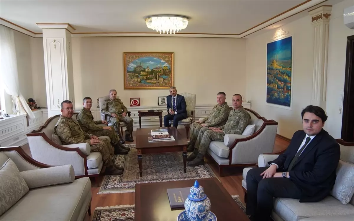 Kara Kuvvetleri Komutanı Orgeneral Tokel, Edirne Valisi Sezer\'i ziyaret etti