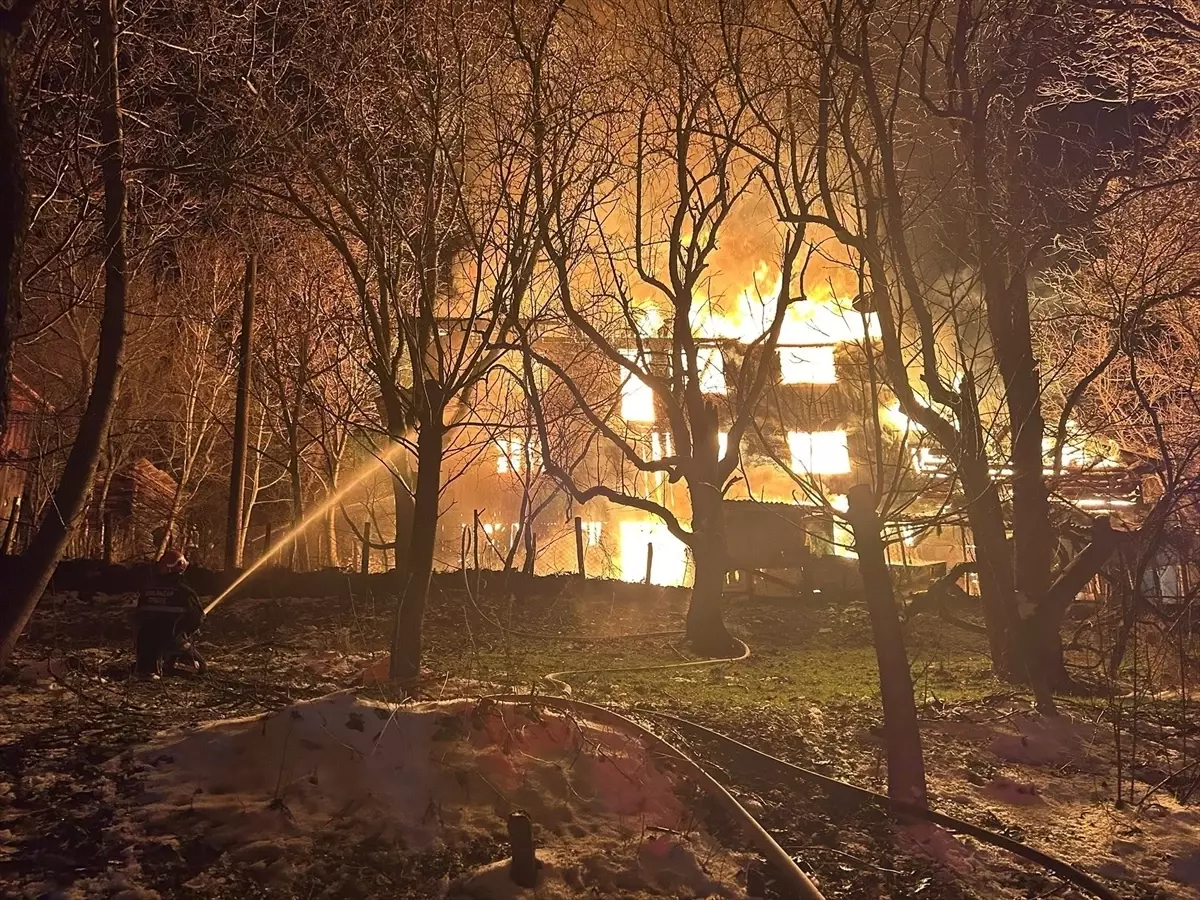 Eskipazar\'da Yangın: Ev ve Odunluk Küle Döndü