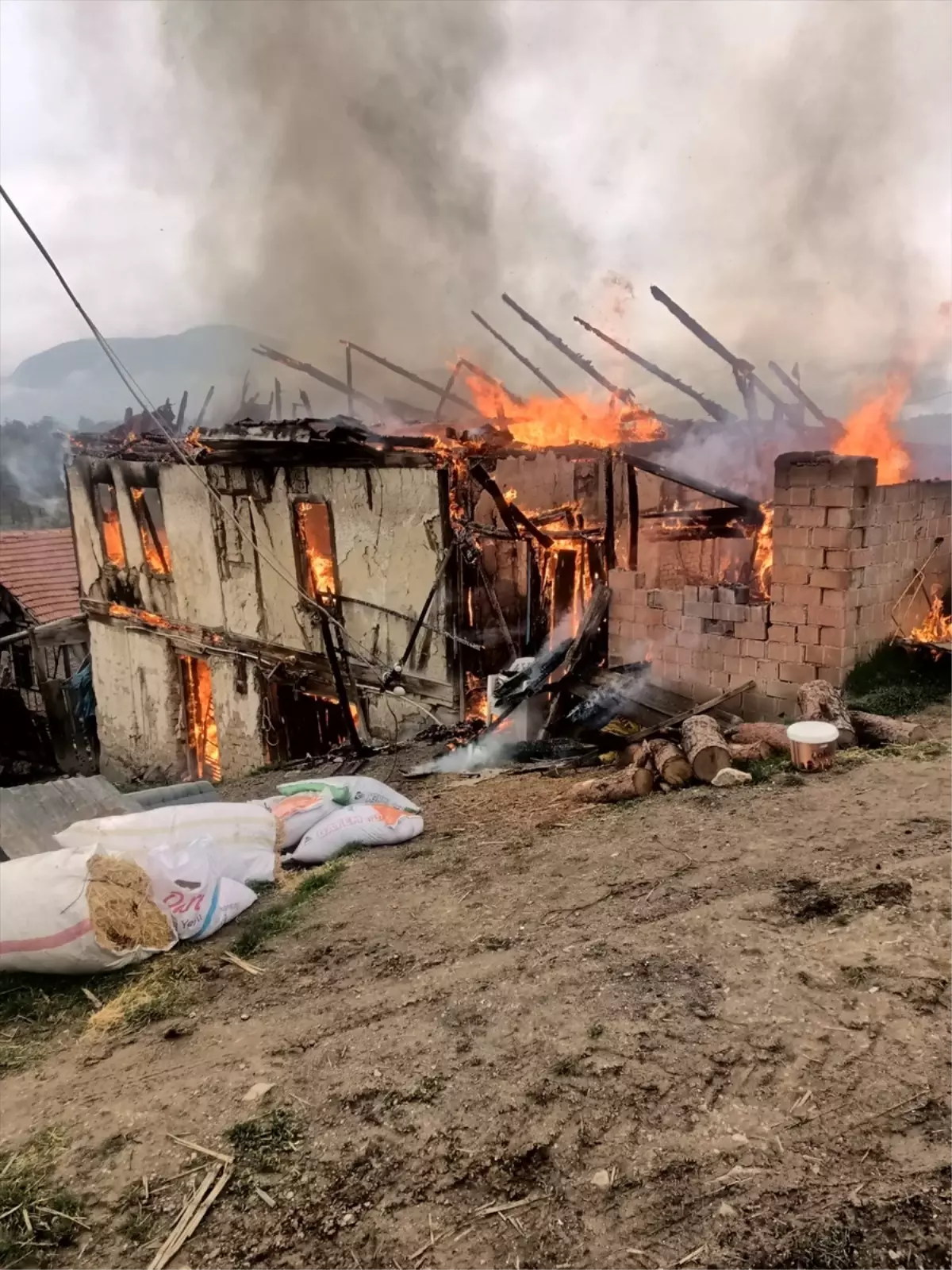 Karabük\'te Ahşap Evde Yangın