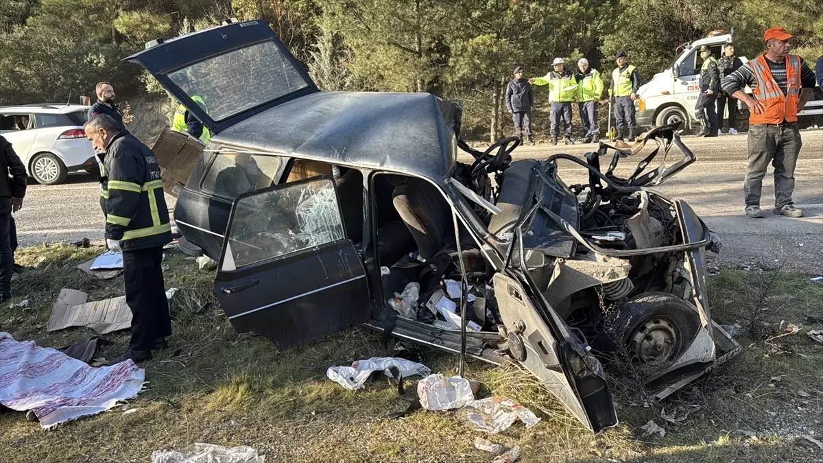 Karabük\'te Trafik Kazası: 2 Ölü, 4 Yaralı