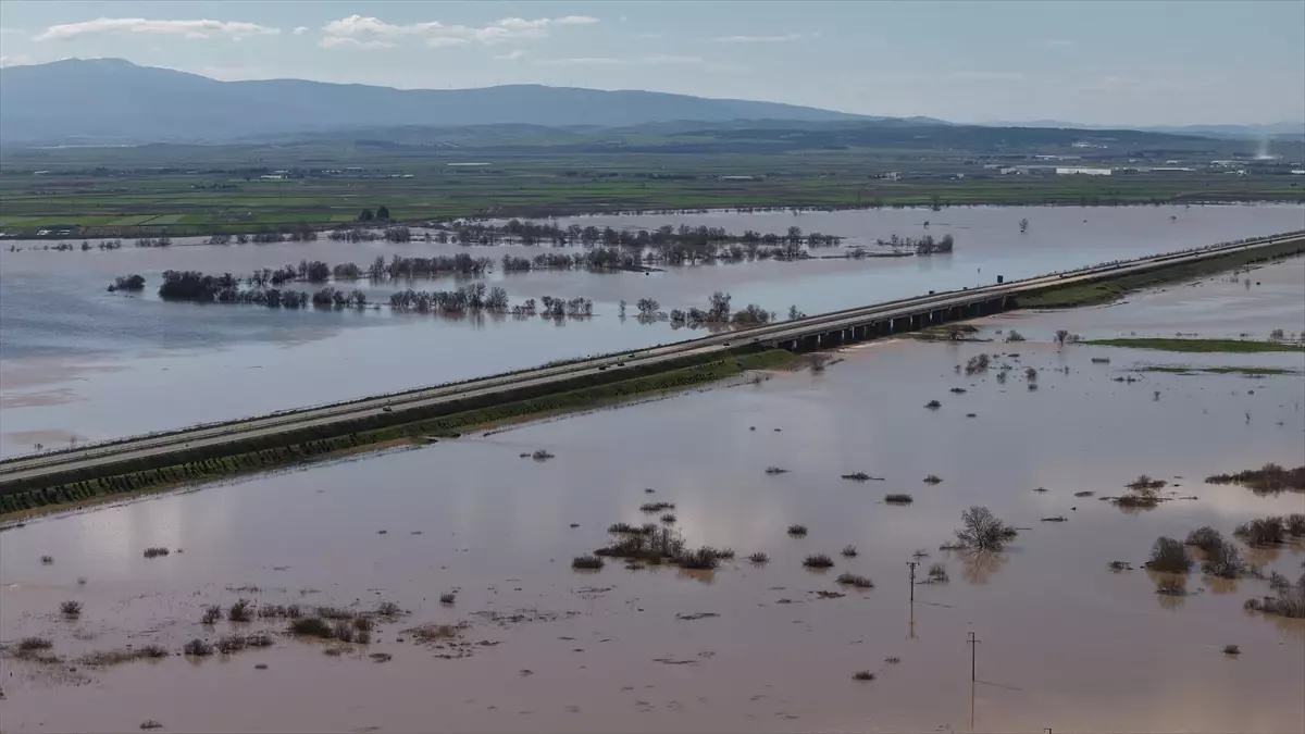 Karacabey\'de 20 Bin Dekar Su Altında Kaldı