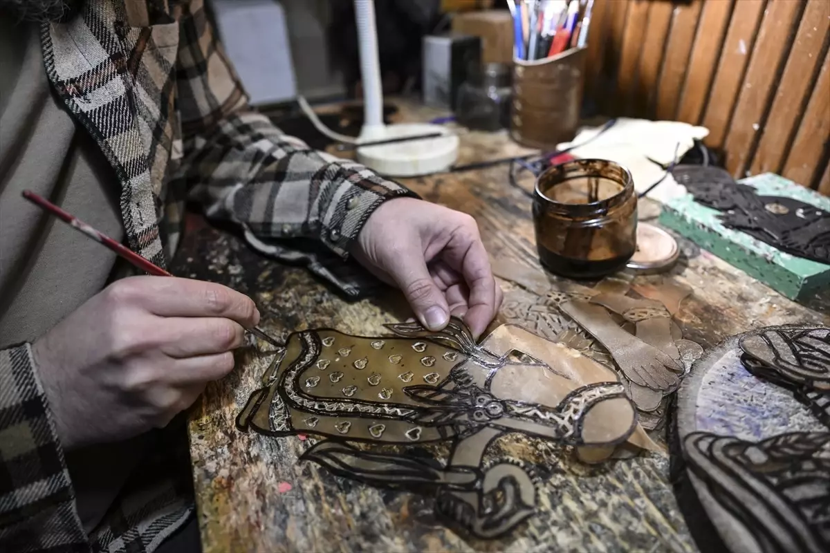 Cengiz Samsun\'un Karagöz ve Hacivat Yorumu