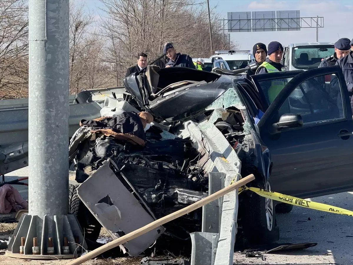 Kazımkarabekir\'de Kaza: Ebeveynler Hayatını Kaybetti