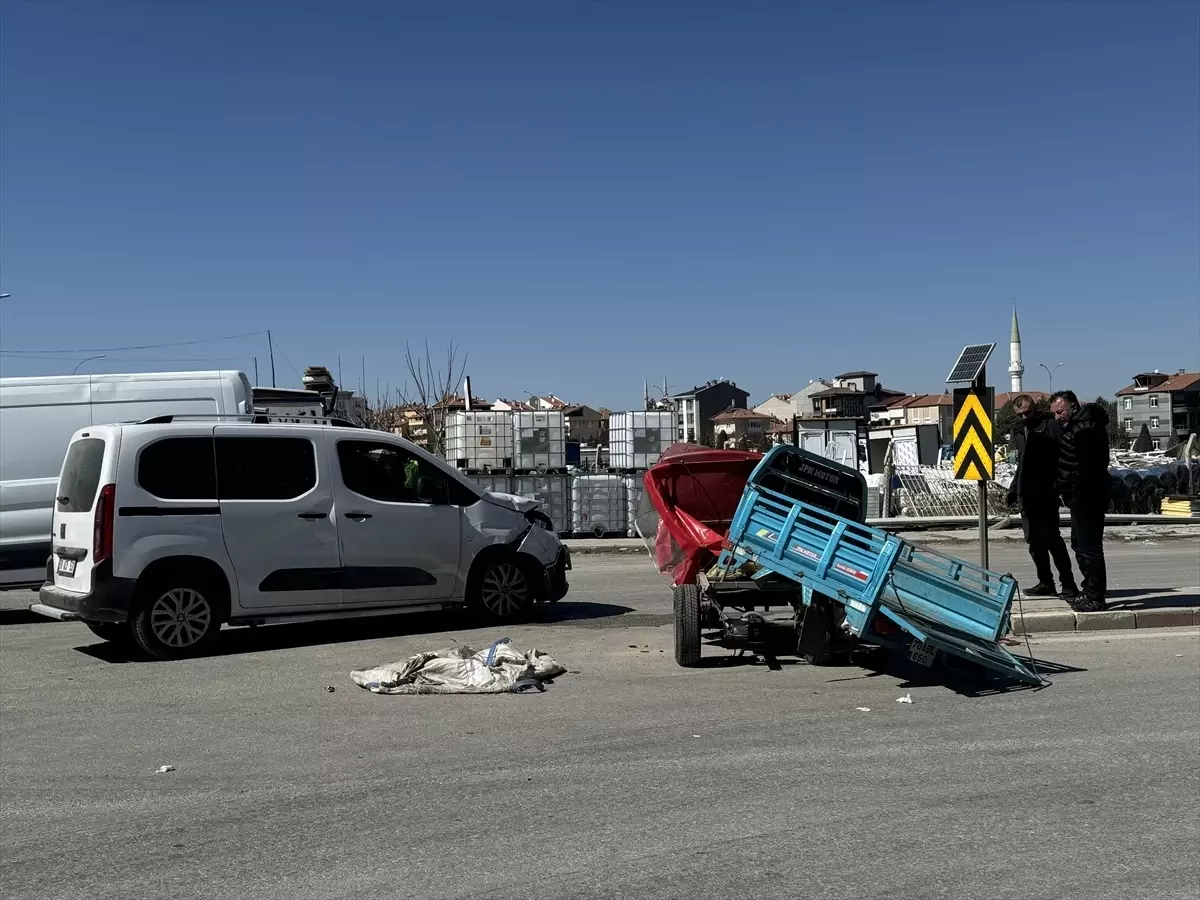 Karaman\'da Trafik Kazası: 1 Ağır Yaralı