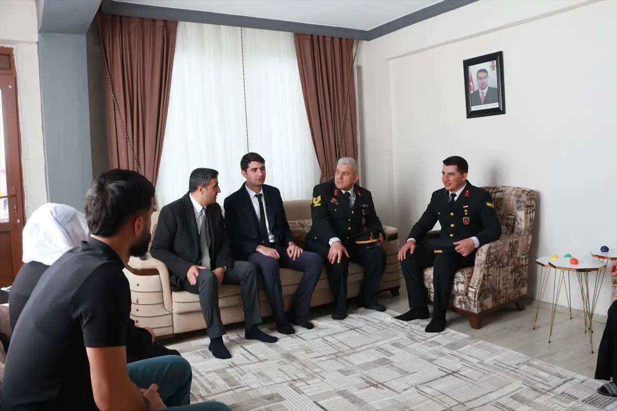 Karlıova\'da 18 Mart Şehitleri Anma Günü ve Çanakkale Deniz Zaferi dolayısıyla tören yapıldı