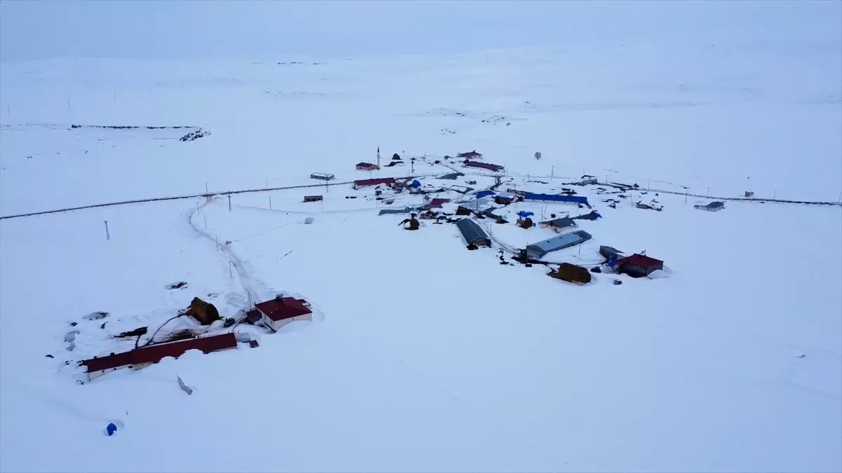 Kars\'ta Kar Kalınlığı 2 Metreyi Aştı