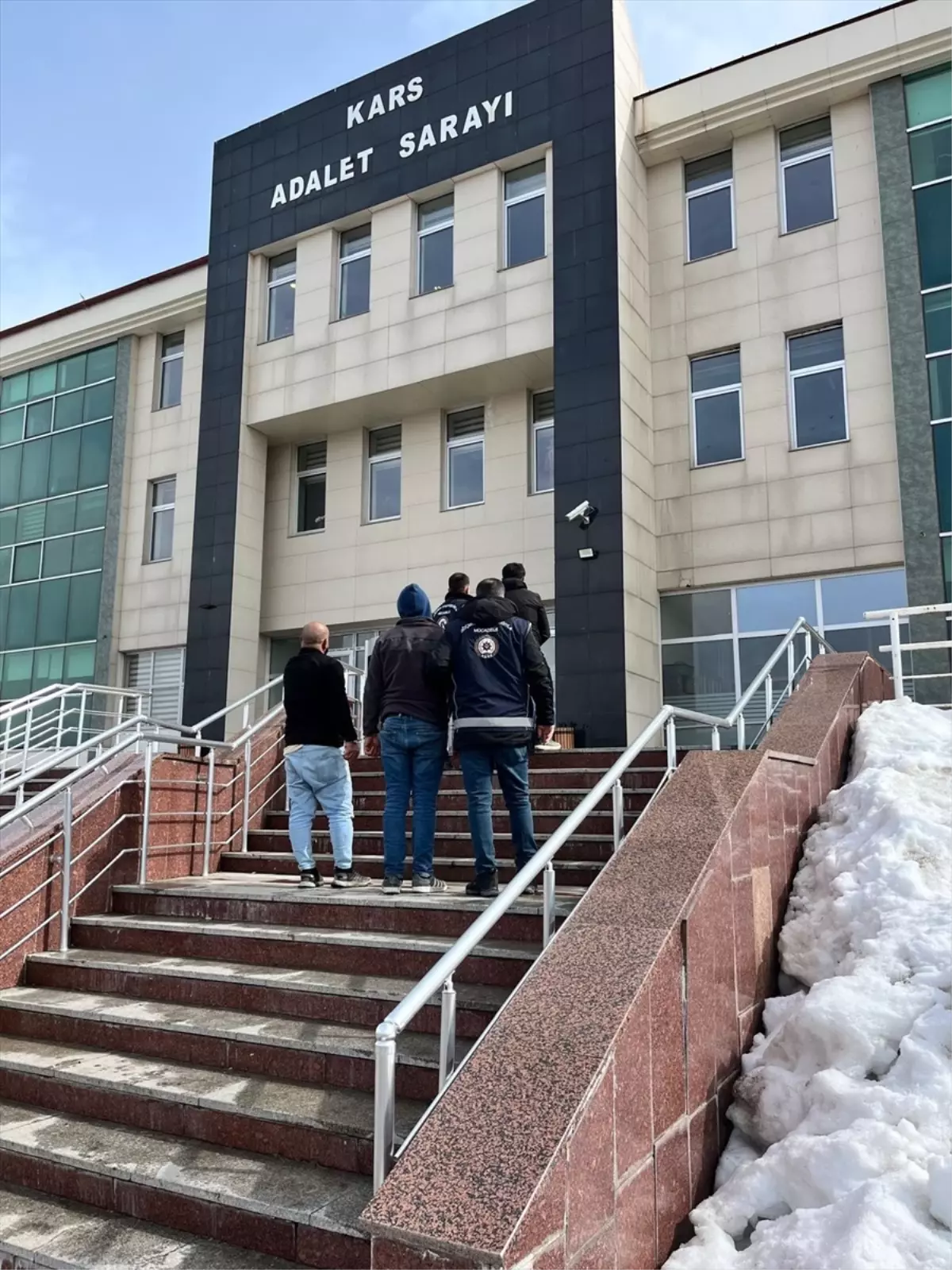 Kars\'ta 23 Düzensiz Göçmen Yakalandı