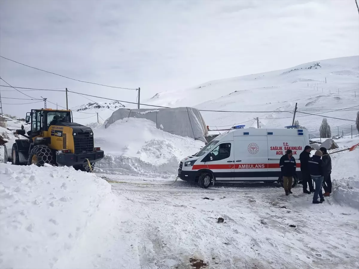 Kars\'ta İnek Darbesiyle Yaralanan Adam 4 Saatte Kurtarıldı