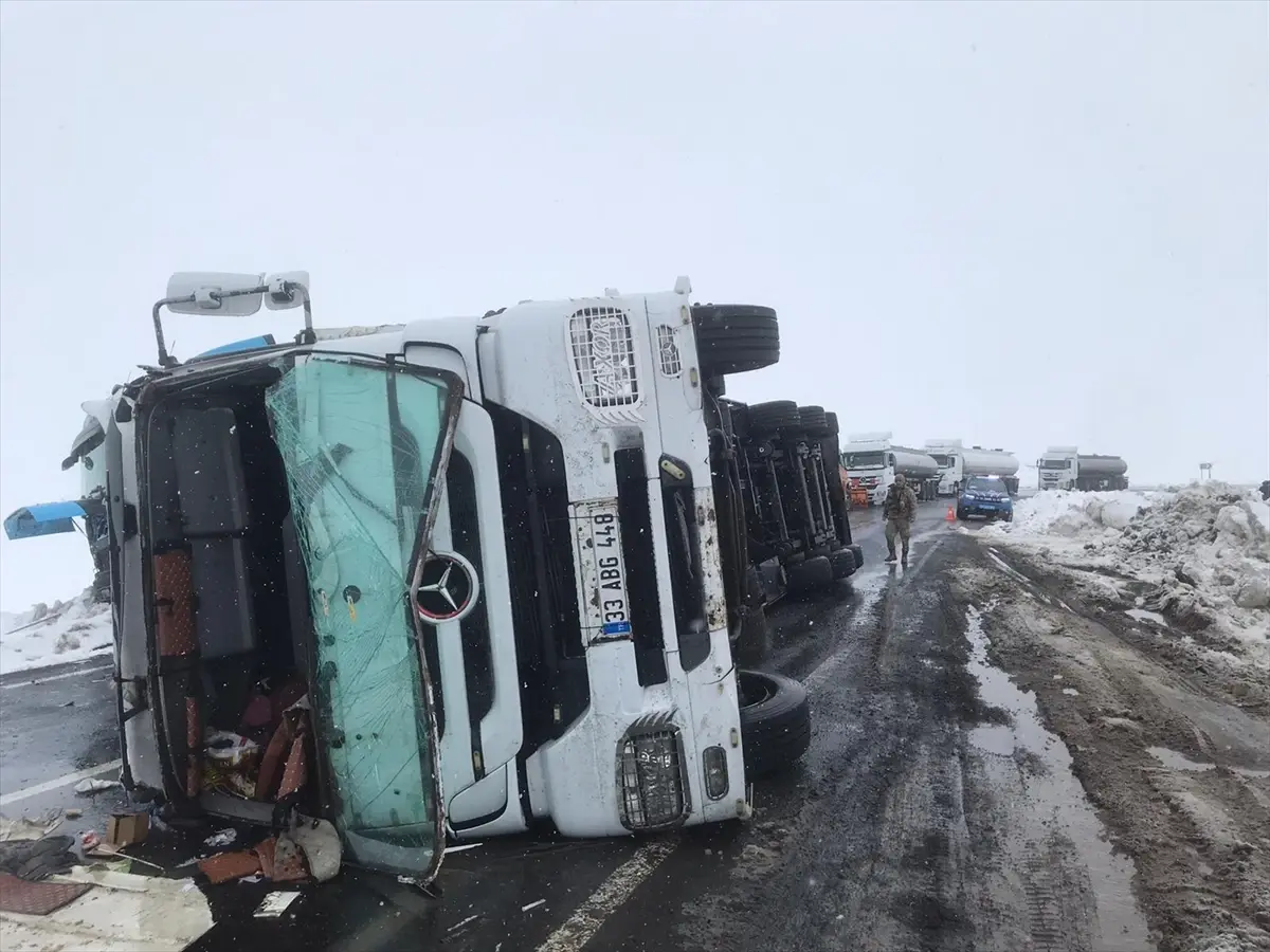 Kars\'ta Tır ve Tanker Kazası