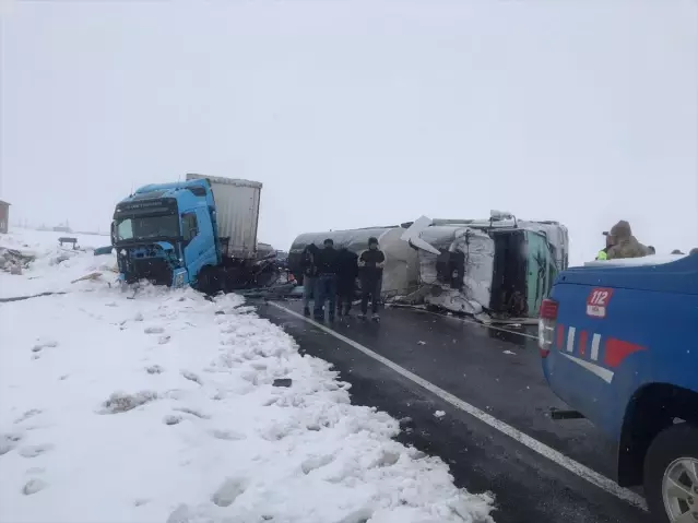 Kars’ta Tır ve Tanker Çarpıştı
