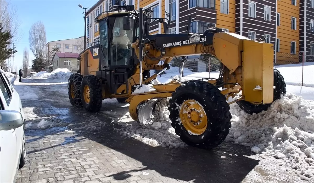 Sarıkamış\'ta Kar Temizleme Çalışmaları Devam Ediyor