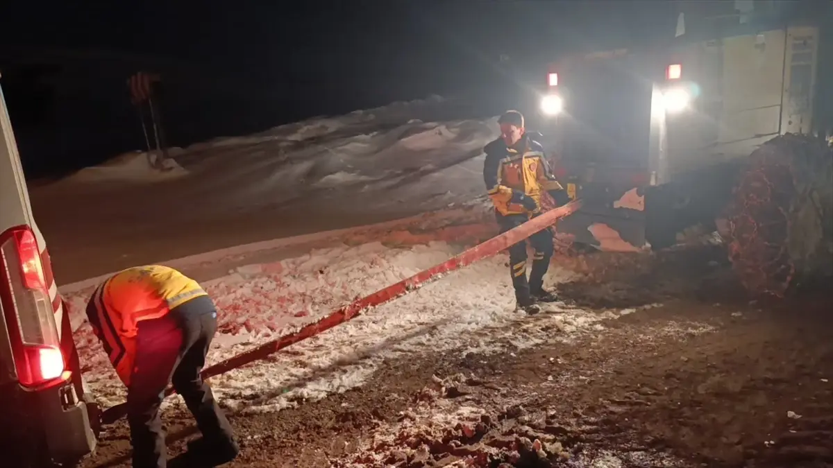 Kars\'ta Kar Kazası: Kadın Hastaneye Ulaşılamadı