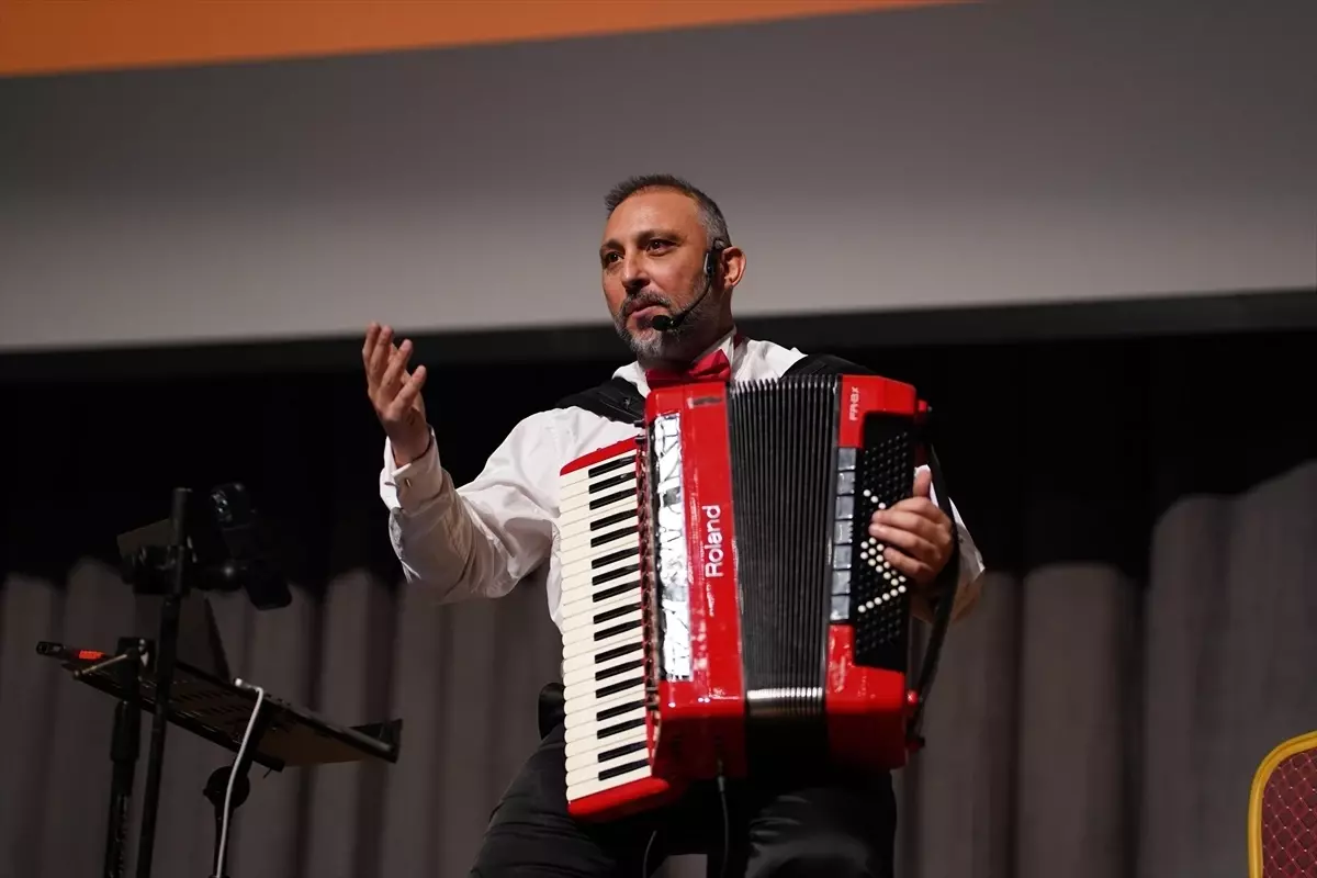 Evrim Kaşıkçı\'dan \'Kadın ve Göç\' Söyleşisi