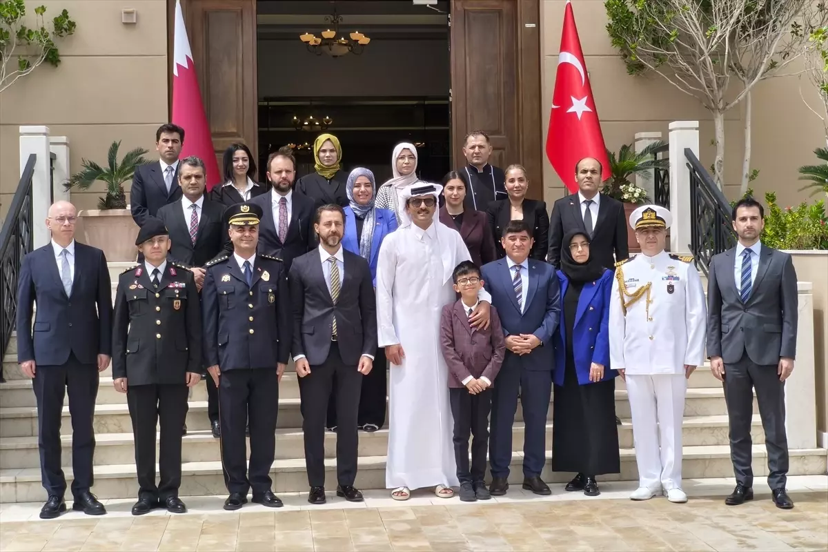 Katar Emiri, Türkiye\'nin Doha Büyükelçiliğine taziye ziyaretinde bulundu