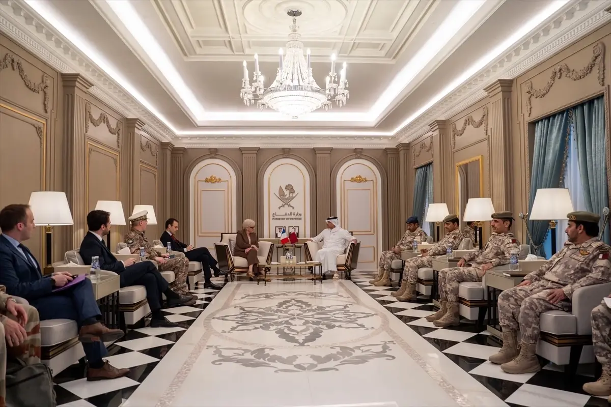 Katar ve Fransa Savunma İşbirliği Görüşmesi