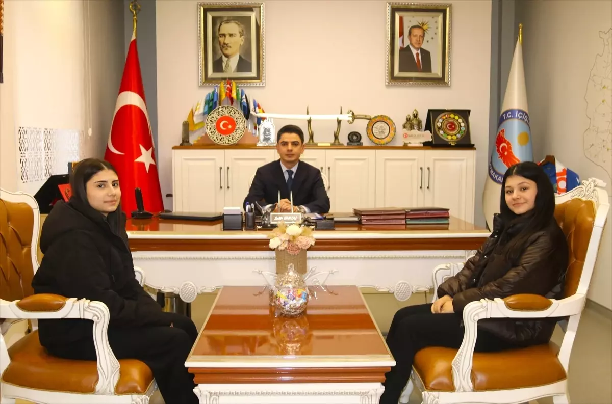 Taşova Kaymakamı, TÜBİTAK Proje Yarışmalarında Başarı Gösteren Öğrencilerle Bir Araya Geldi