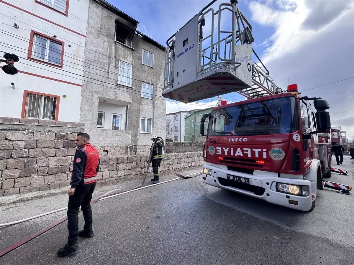 Kayseri\'de Apartmanda Yangın