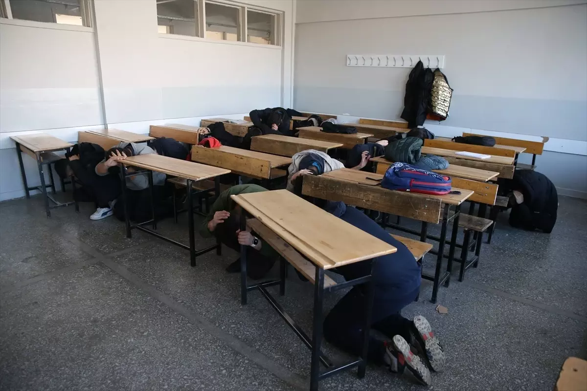 Kayseri\'de Deprem Tatbikatı Yapıldı