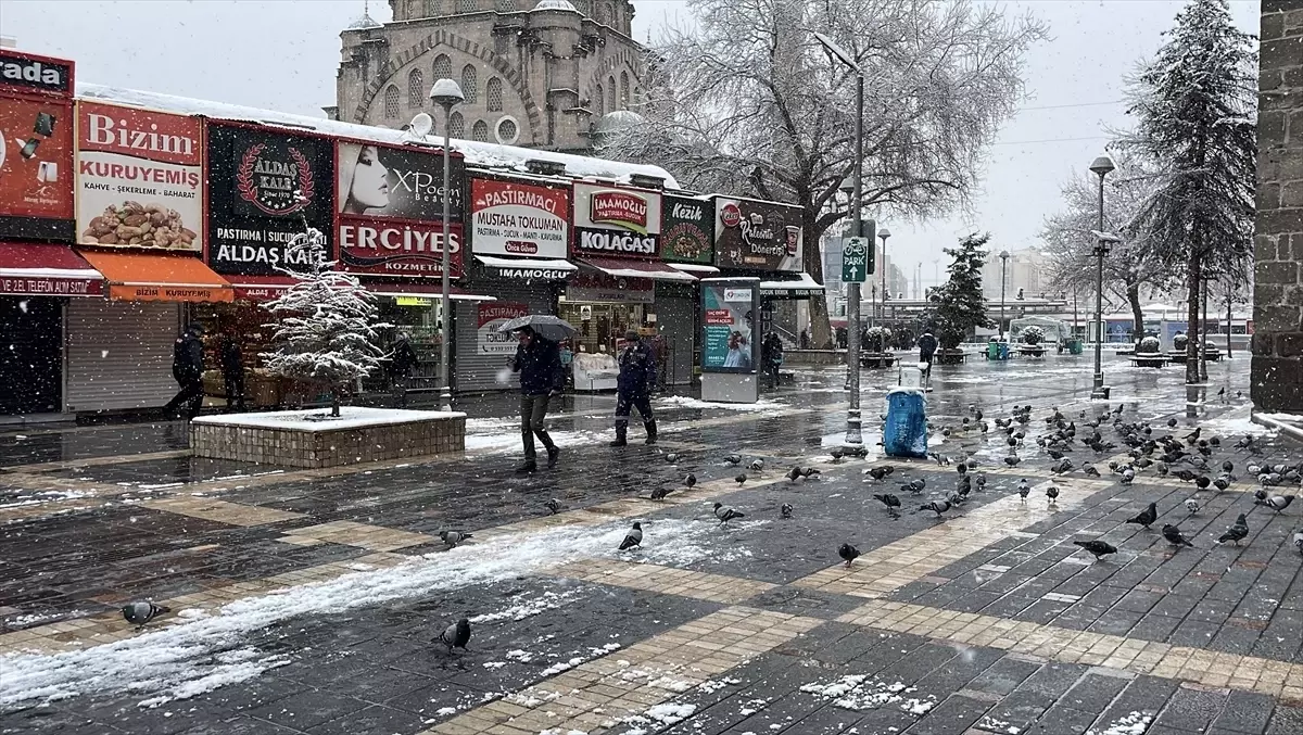 Kayseri\'de Kar Yağışı Etkili