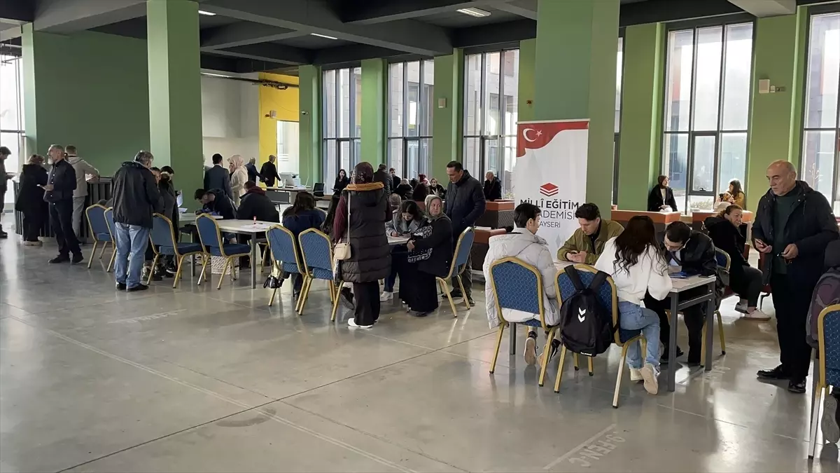 Kayseri\'de Öğretmen Adayları İçin Kayıtlar Başladı