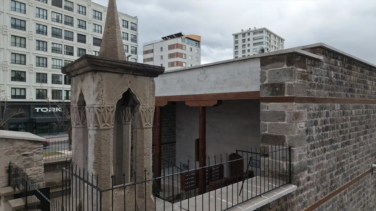 Kayseri\'de Tarihi Cami İbadete Açıldı