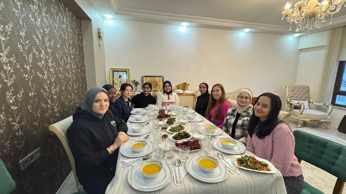 Kayseri\'de Uluslararası Öğrenciler İftar Sofralarında Buluştu