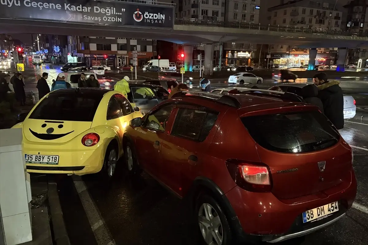 Kayseri\'de Trafik Kazası: 2 Yaralı