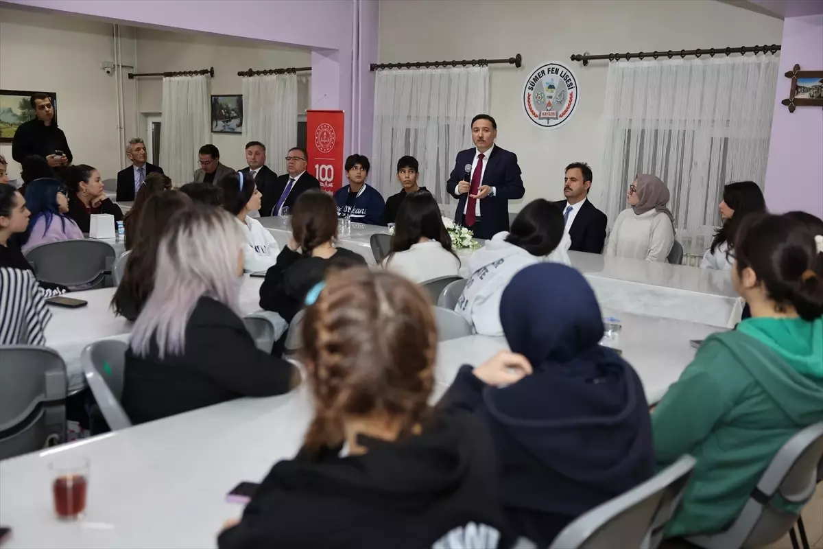 Vali Çiçek Öğrencilerle İftar Yaptı