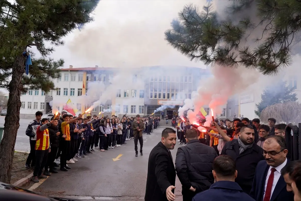 Kayserisporlu Futbolcular Öğrencilerle Buluştu