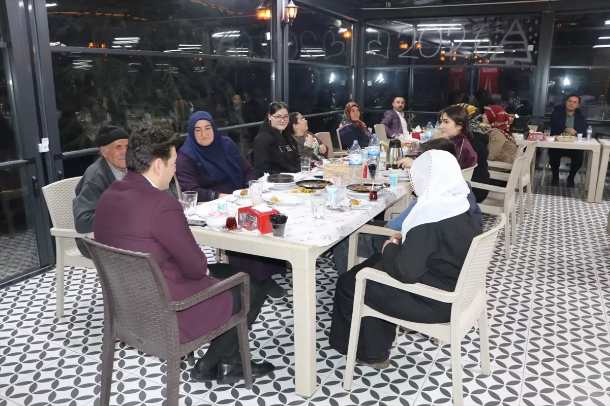 Keban\'da Gençler İçin İftar Programı