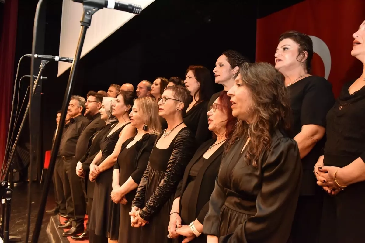 Kepez\'de Türk Halk Müziği Konseri