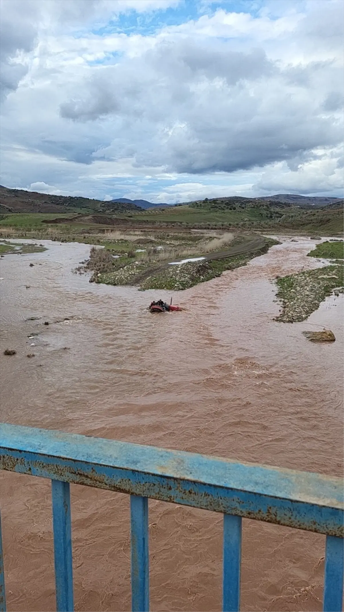 Kilis\'te Afrin Çayı\'nda Mahsur Kalan Kişi Kurtarıldı